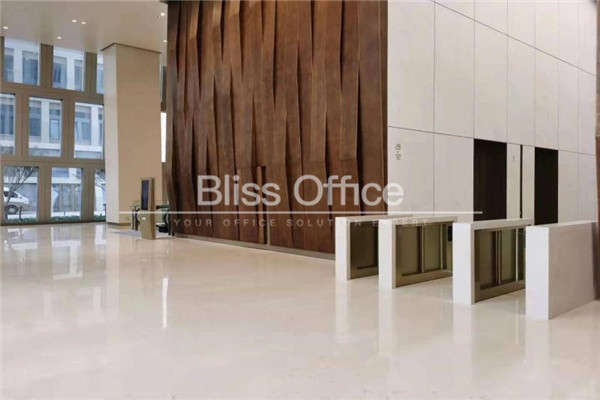 1590125506522044.jpg %E5%8F%A4%E5%8C%97SOHO%E5%B9%BF%E5%9C%BA5.jpg